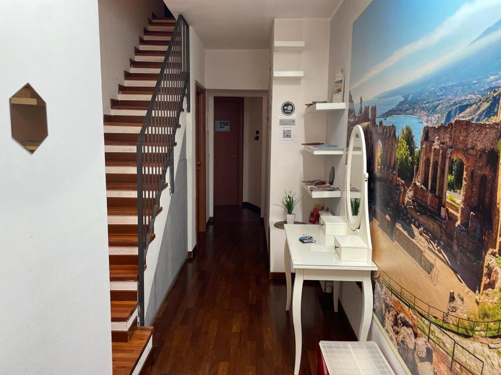 Locami Holiday&Rooms Suite Jolanda カターニア エクステリア 写真